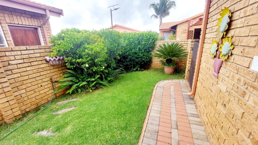 3 Bedroom Property for Sale in Eike Park Gauteng