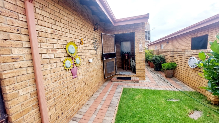 3 Bedroom Property for Sale in Eike Park Gauteng