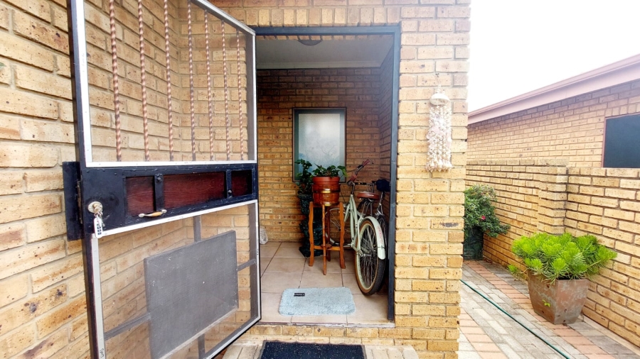 3 Bedroom Property for Sale in Eike Park Gauteng