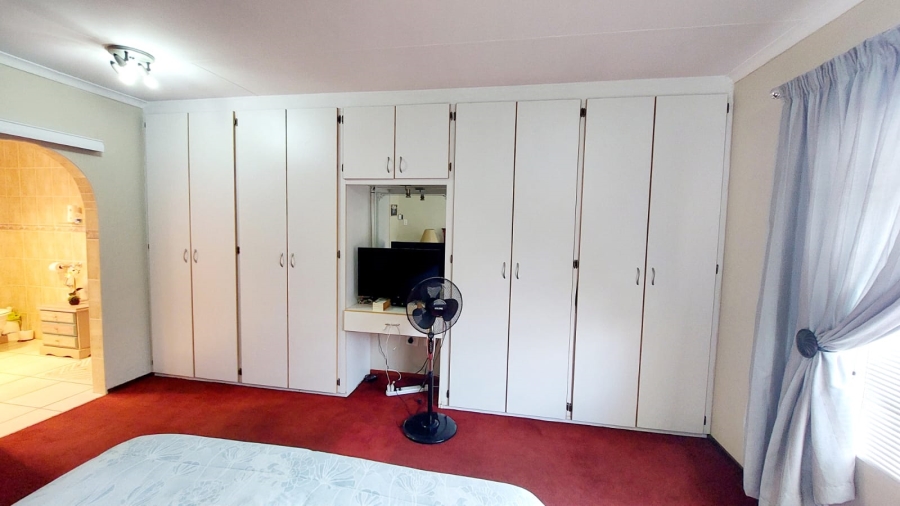 3 Bedroom Property for Sale in Eike Park Gauteng