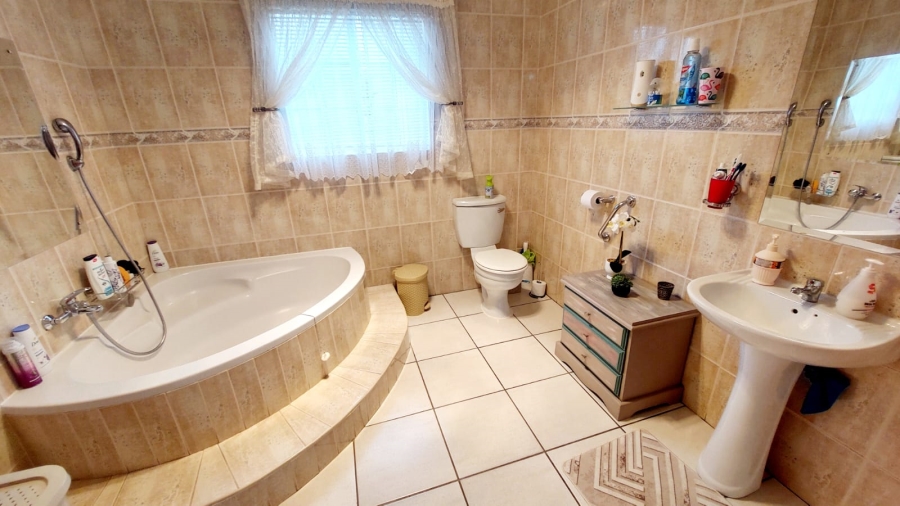 3 Bedroom Property for Sale in Eike Park Gauteng