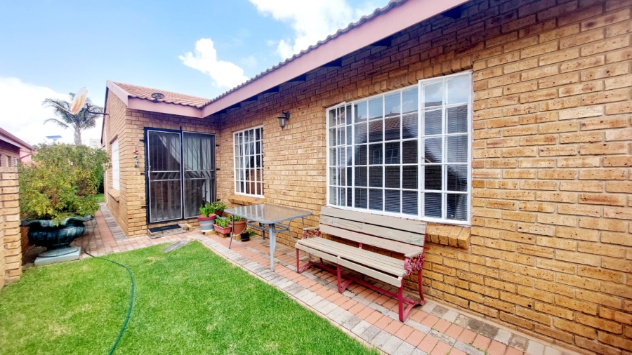 3 Bedroom Property for Sale in Eike Park Gauteng