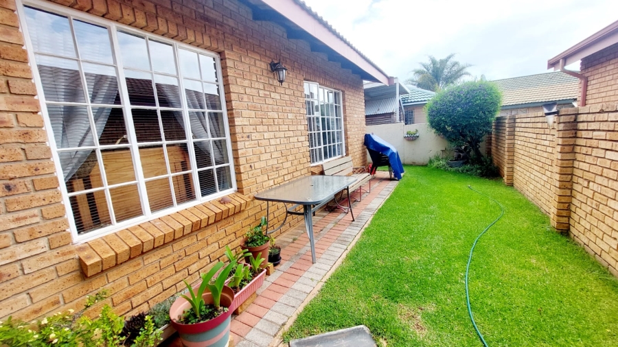 3 Bedroom Property for Sale in Eike Park Gauteng