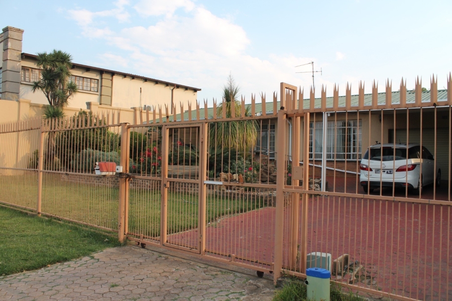 3 Bedroom Property for Sale in Wentworth Park Gauteng