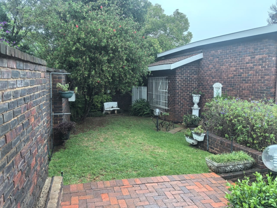 4 Bedroom Property for Sale in Kloofendal Gauteng