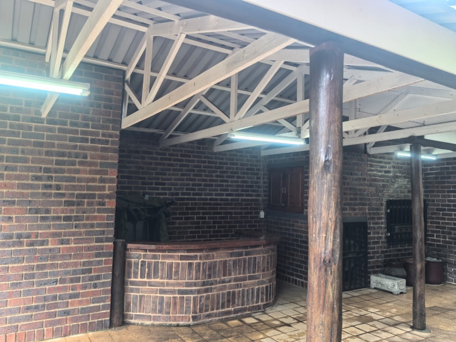 4 Bedroom Property for Sale in Kloofendal Gauteng