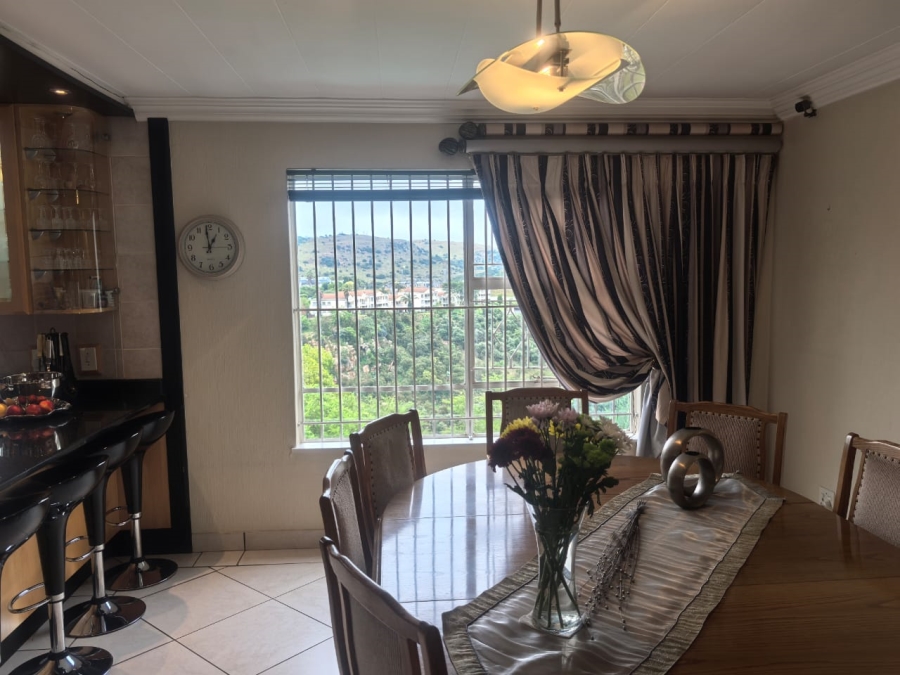 4 Bedroom Property for Sale in Kloofendal Gauteng