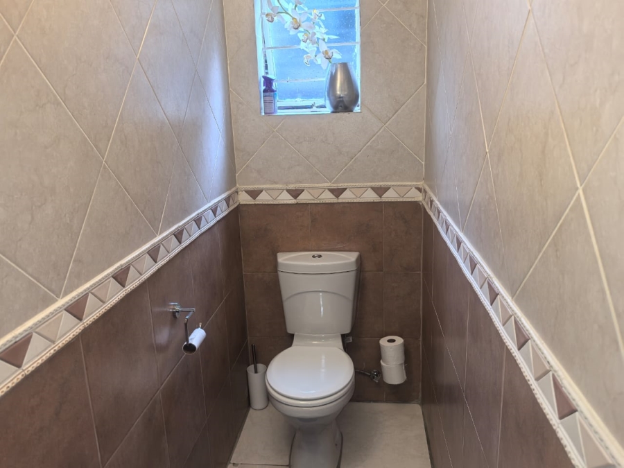 4 Bedroom Property for Sale in Kloofendal Gauteng