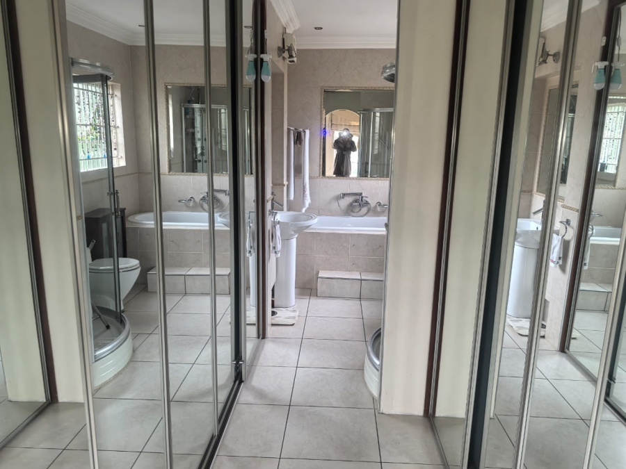 4 Bedroom Property for Sale in Kloofendal Gauteng