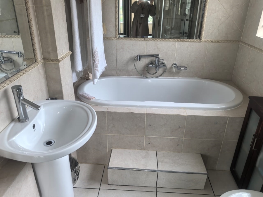 4 Bedroom Property for Sale in Kloofendal Gauteng