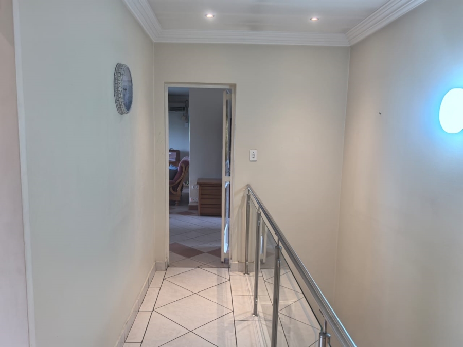 4 Bedroom Property for Sale in Kloofendal Gauteng