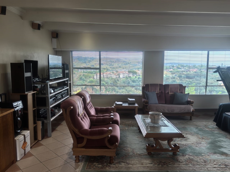 4 Bedroom Property for Sale in Kloofendal Gauteng