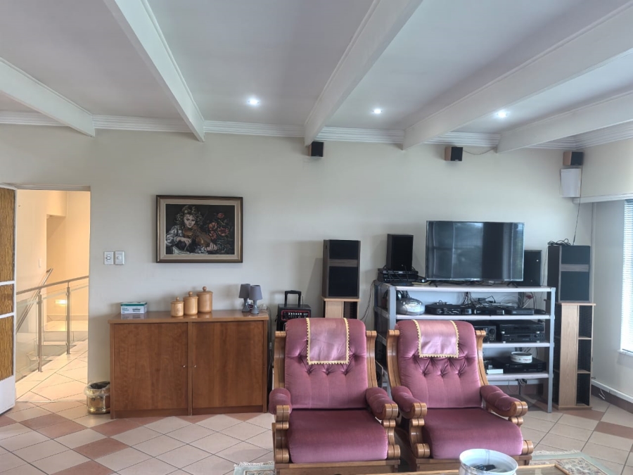 4 Bedroom Property for Sale in Kloofendal Gauteng