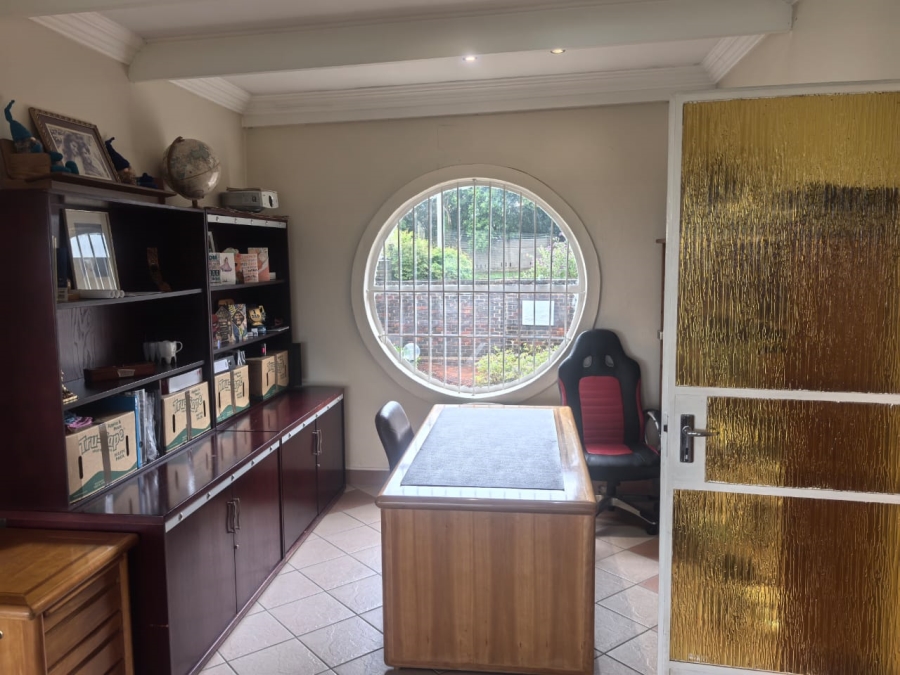 4 Bedroom Property for Sale in Kloofendal Gauteng