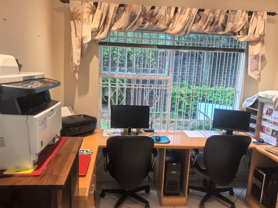 4 Bedroom Property for Sale in Kloofendal Gauteng