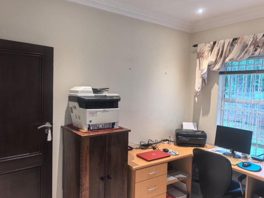 4 Bedroom Property for Sale in Kloofendal Gauteng