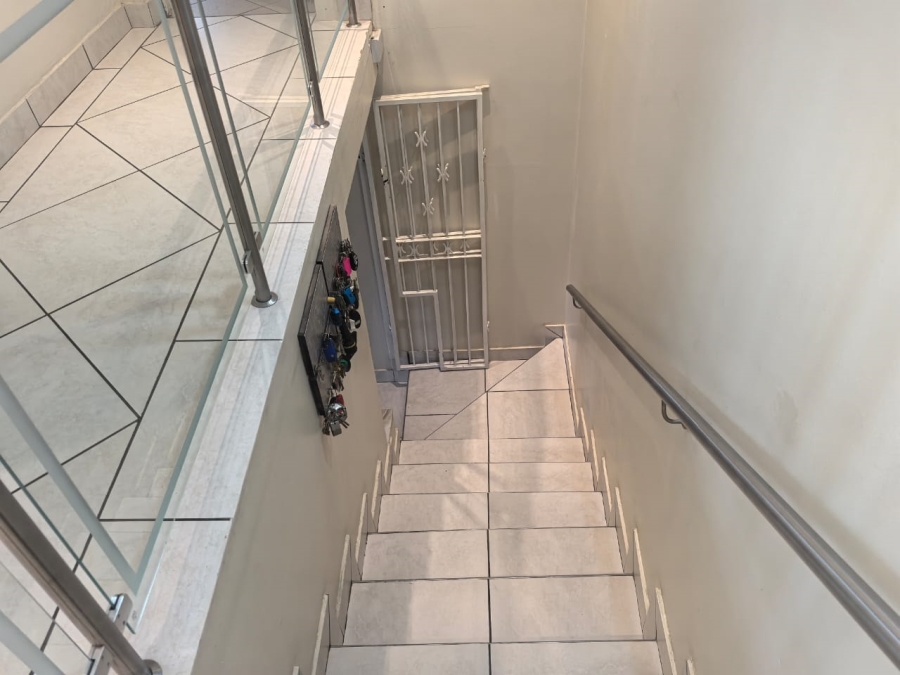 4 Bedroom Property for Sale in Kloofendal Gauteng