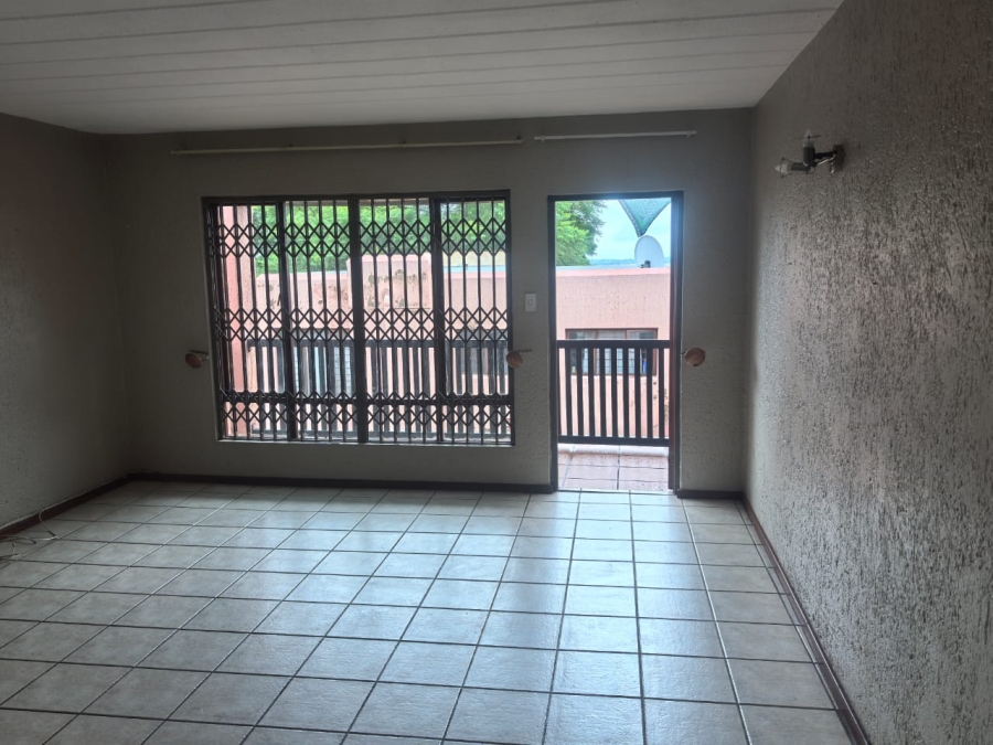 2 Bedroom Property for Sale in Little Falls Gauteng
