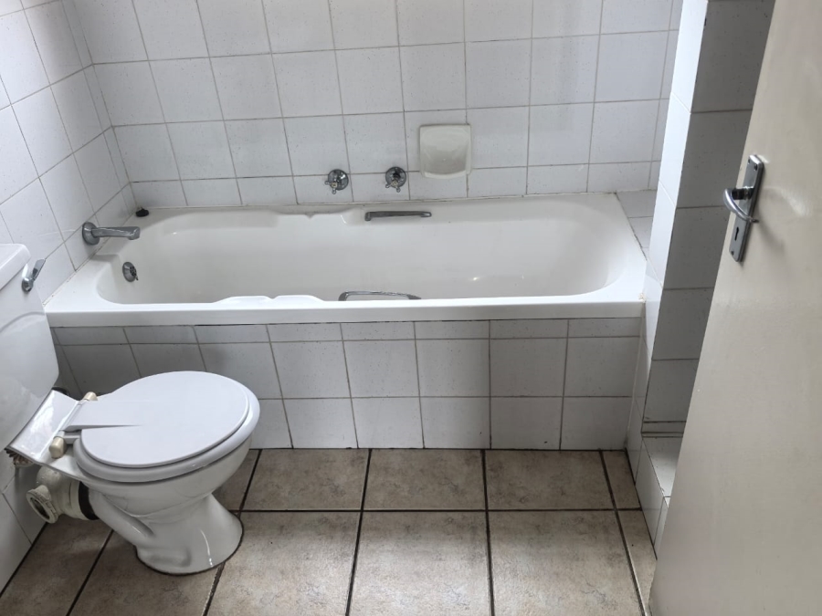 2 Bedroom Property for Sale in Little Falls Gauteng