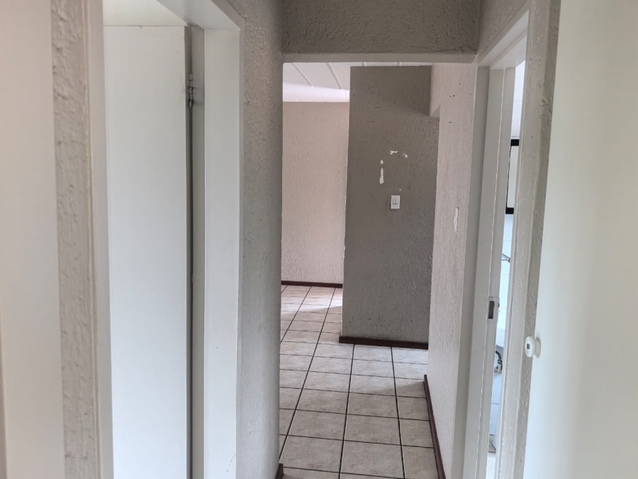 2 Bedroom Property for Sale in Little Falls Gauteng