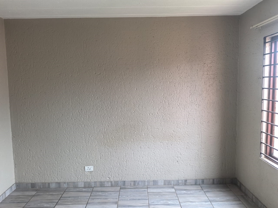 2 Bedroom Property for Sale in Little Falls Gauteng