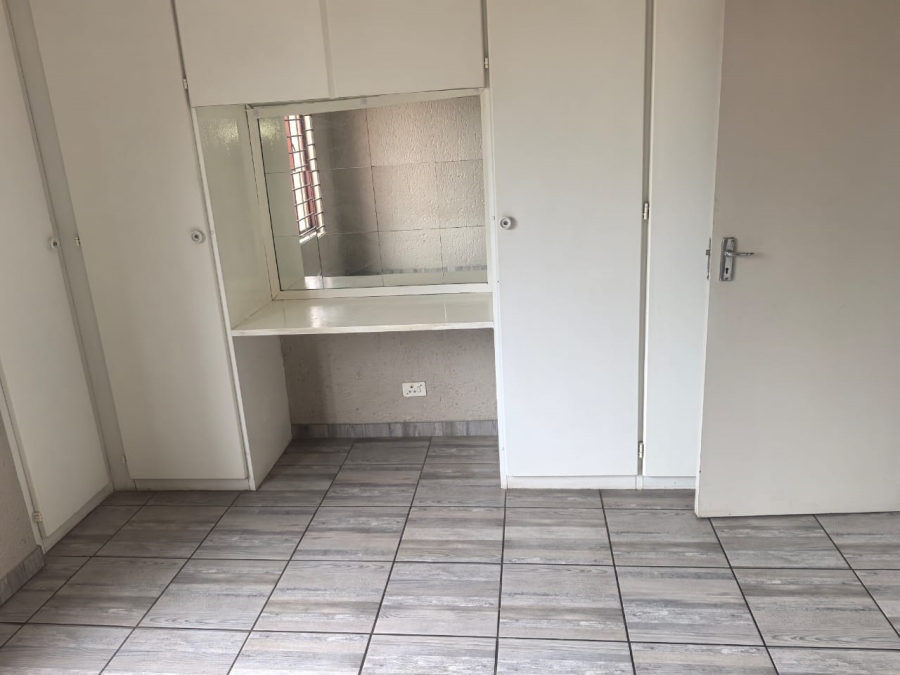 2 Bedroom Property for Sale in Little Falls Gauteng