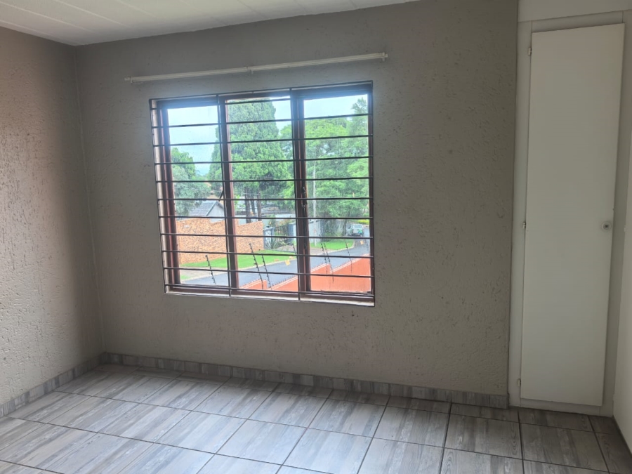 2 Bedroom Property for Sale in Little Falls Gauteng