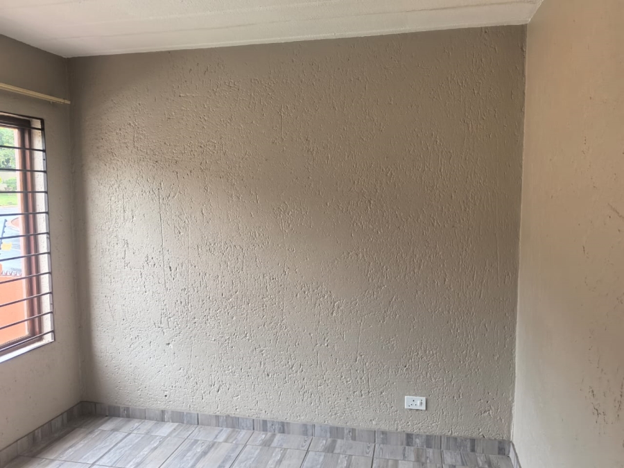 2 Bedroom Property for Sale in Little Falls Gauteng