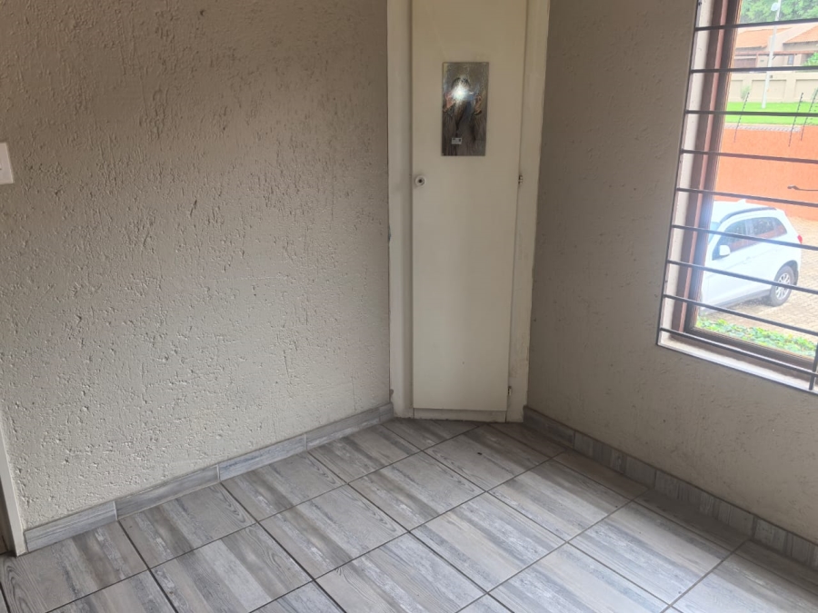 2 Bedroom Property for Sale in Little Falls Gauteng