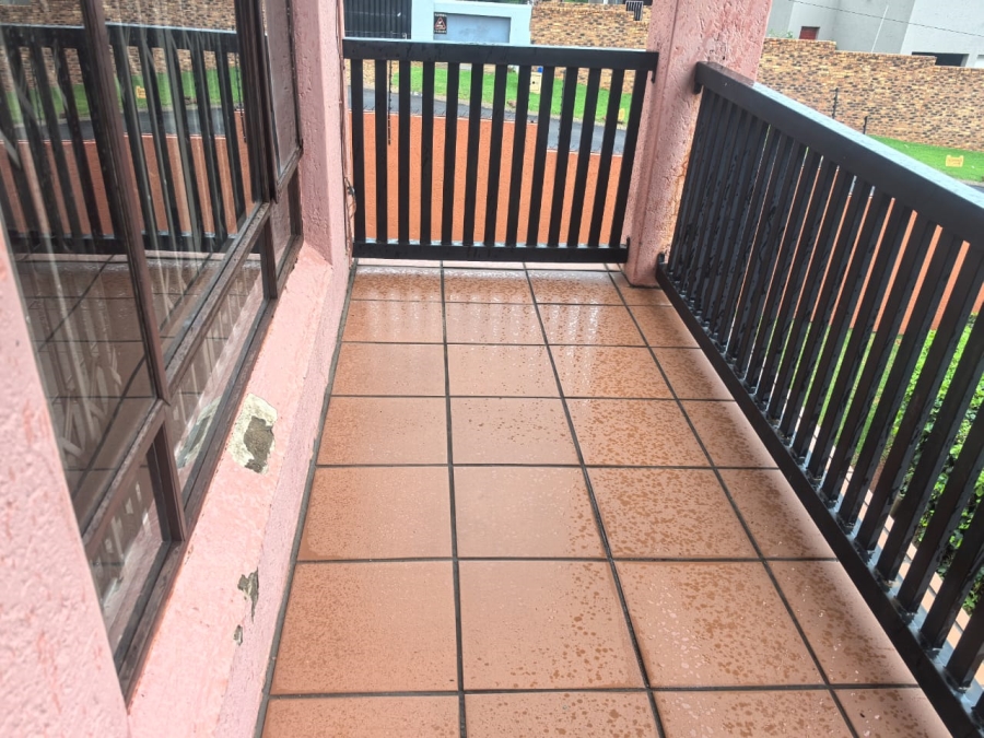 2 Bedroom Property for Sale in Little Falls Gauteng