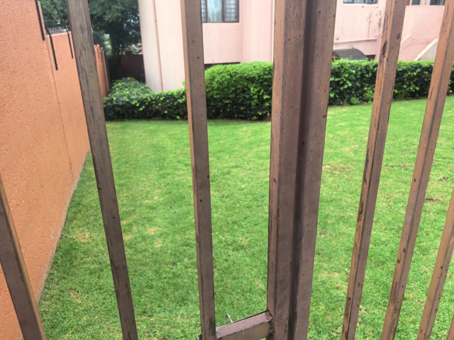 2 Bedroom Property for Sale in Little Falls Gauteng