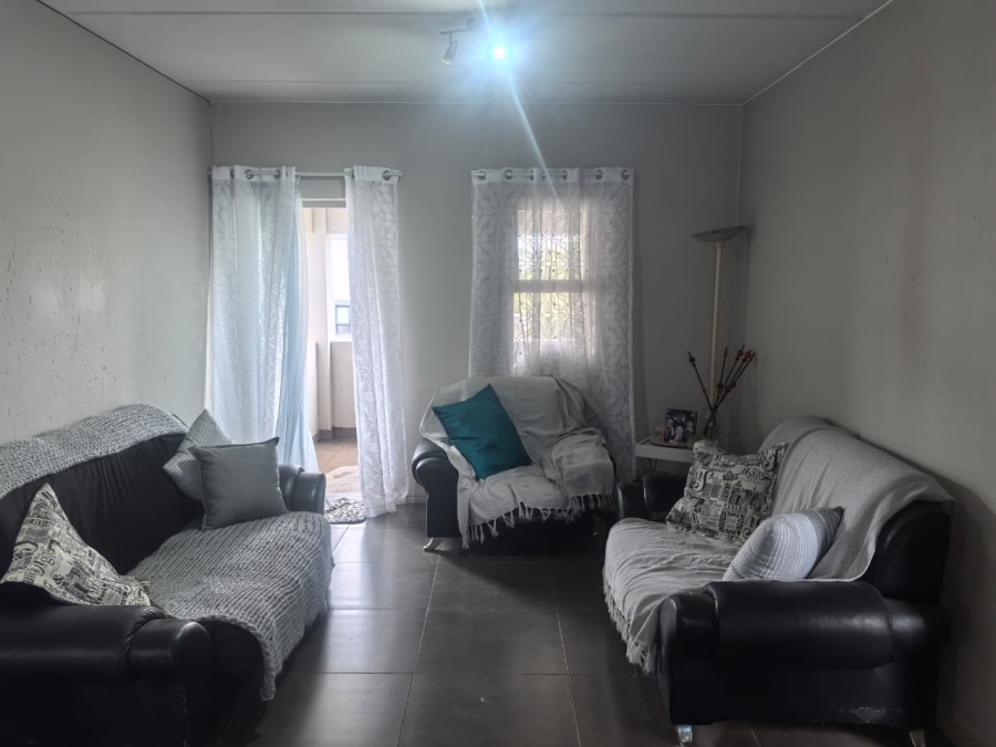 2 Bedroom Property for Sale in Honeydew Grove Gauteng