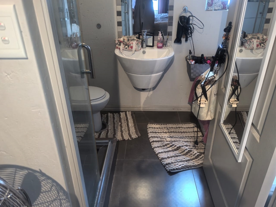 2 Bedroom Property for Sale in Honeydew Grove Gauteng