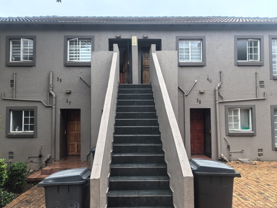 2 Bedroom Property for Sale in Wilgeheuwel Gauteng