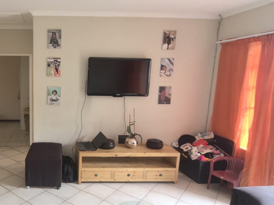 2 Bedroom Property for Sale in Wilgeheuwel Gauteng