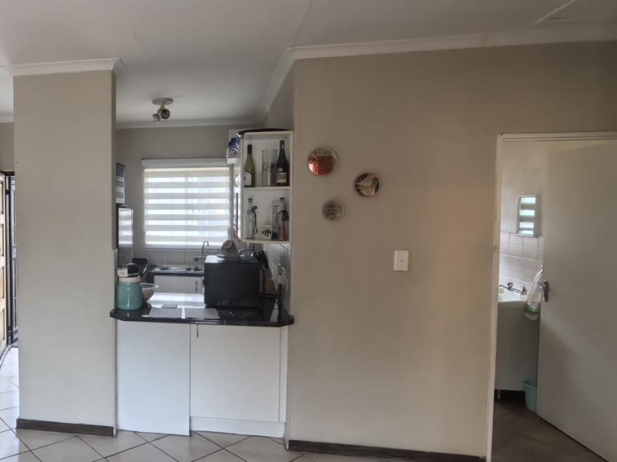 2 Bedroom Property for Sale in Wilgeheuwel Gauteng