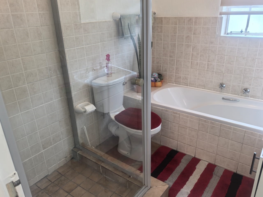 2 Bedroom Property for Sale in Wilgeheuwel Gauteng