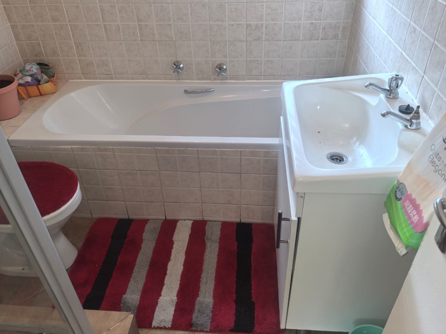 2 Bedroom Property for Sale in Wilgeheuwel Gauteng