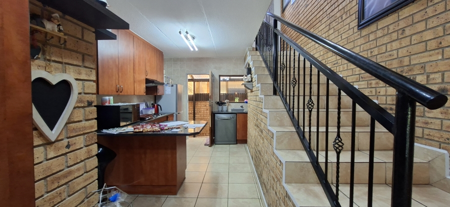 3 Bedroom Property for Sale in Rangeview Gauteng