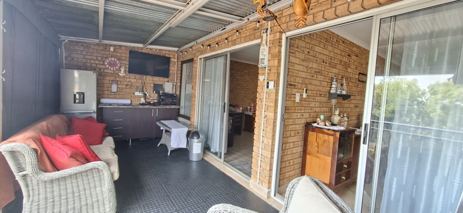 3 Bedroom Property for Sale in Rangeview Gauteng