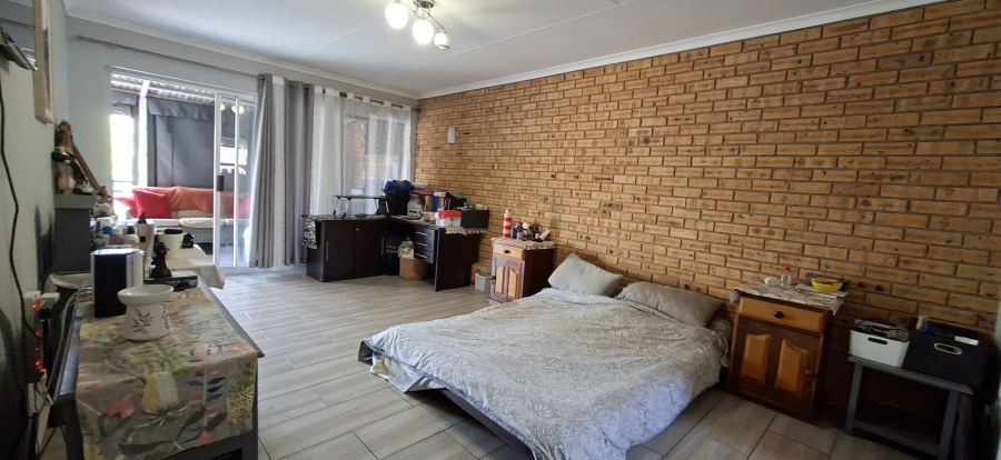3 Bedroom Property for Sale in Rangeview Gauteng
