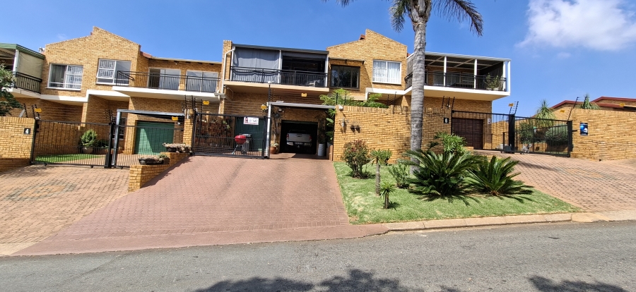 3 Bedroom Property for Sale in Rangeview Gauteng