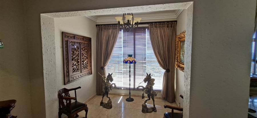 5 Bedroom Property for Sale in Noordheuwel Gauteng