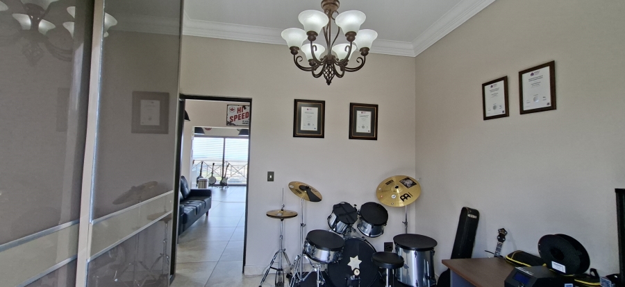 5 Bedroom Property for Sale in Noordheuwel Gauteng