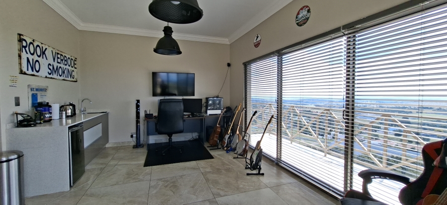 5 Bedroom Property for Sale in Noordheuwel Gauteng