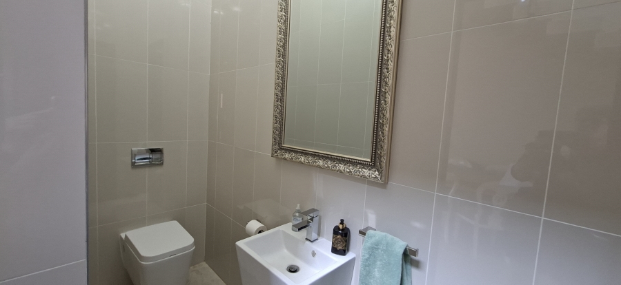 5 Bedroom Property for Sale in Noordheuwel Gauteng