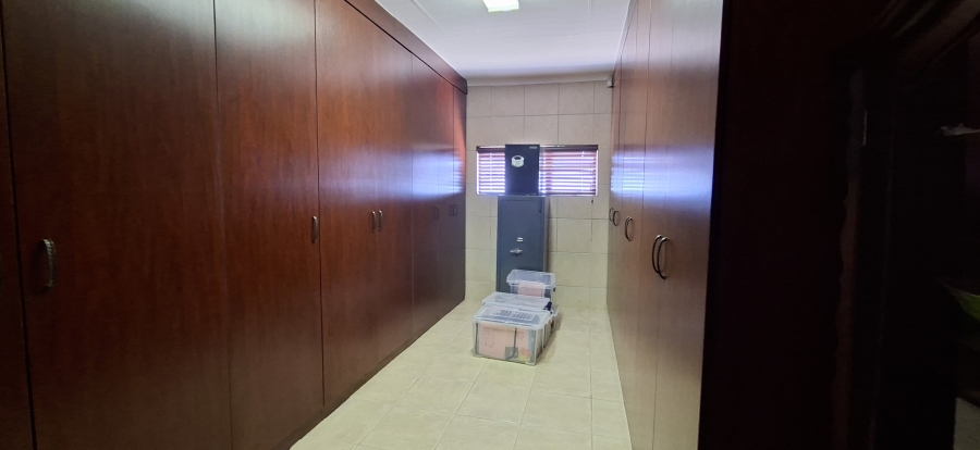 5 Bedroom Property for Sale in Noordheuwel Gauteng