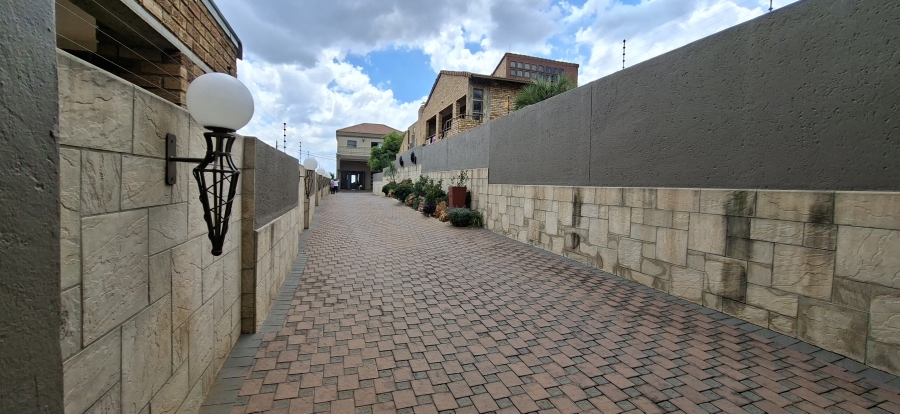 5 Bedroom Property for Sale in Noordheuwel Gauteng