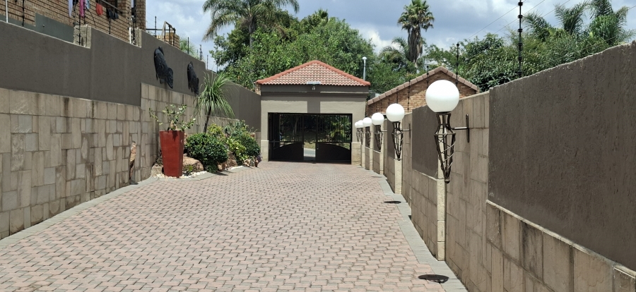 5 Bedroom Property for Sale in Noordheuwel Gauteng