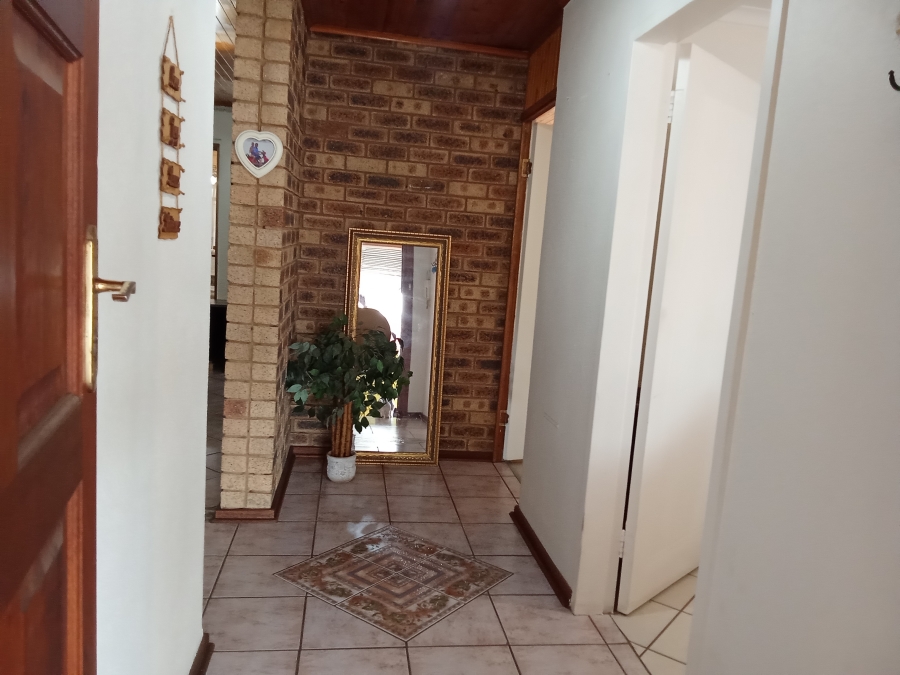 4 Bedroom Property for Sale in Helderkruin Gauteng